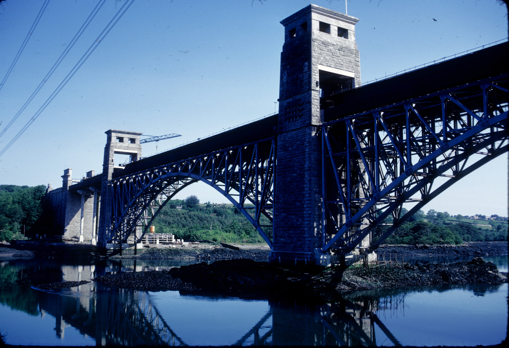 Central stone pier