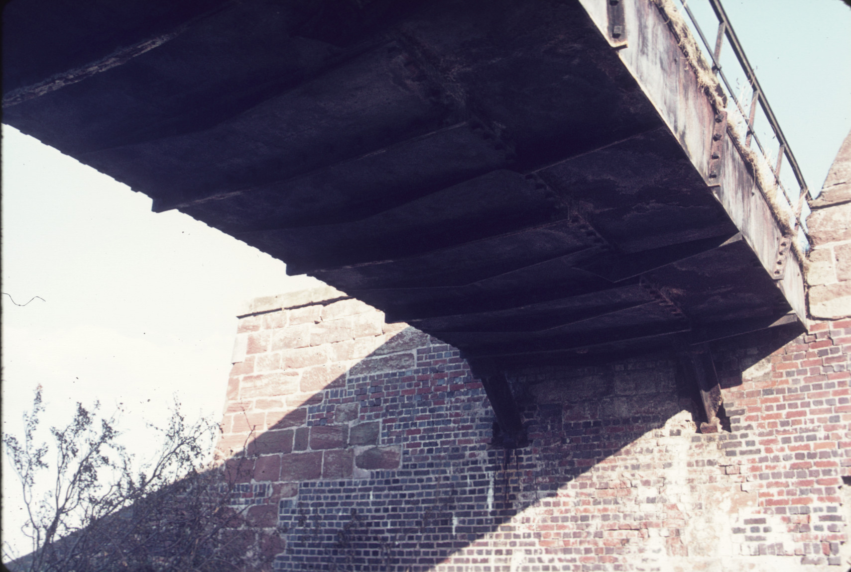 Aqueduct bridge