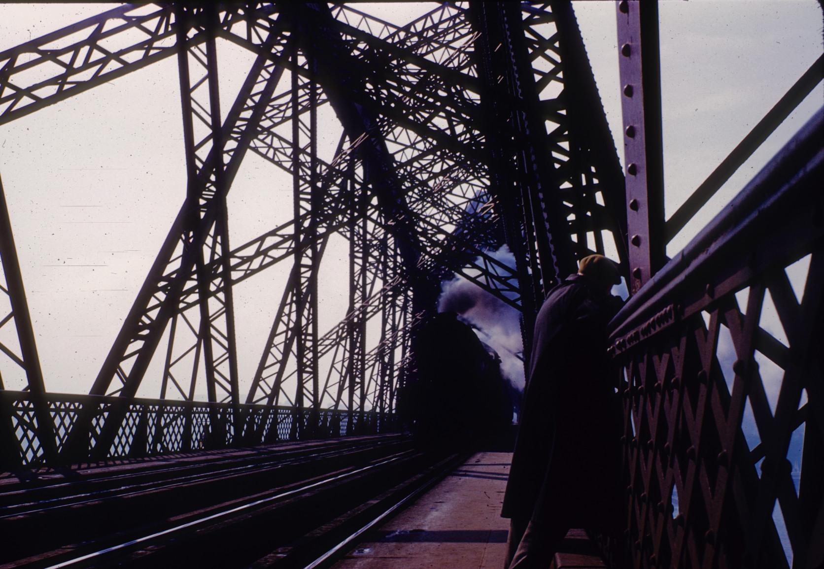 Steam locomotive approaching on Forth Bridge