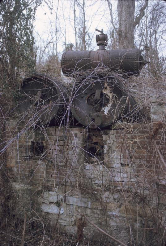 Boiler arrangement at furnace base (view perpendicular to Item  2-05)