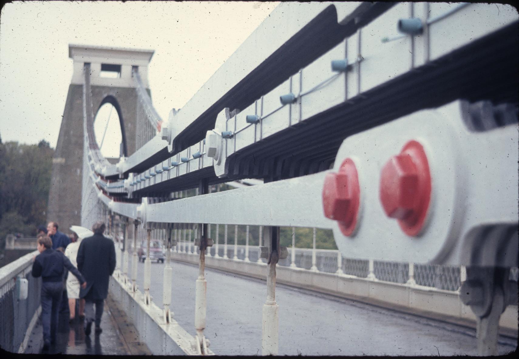 View along deck showing detail of chain linkages