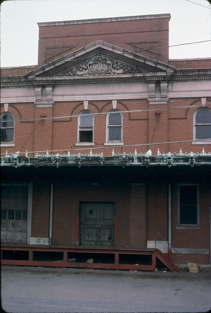 Bottling House with bottle cornice of 1912