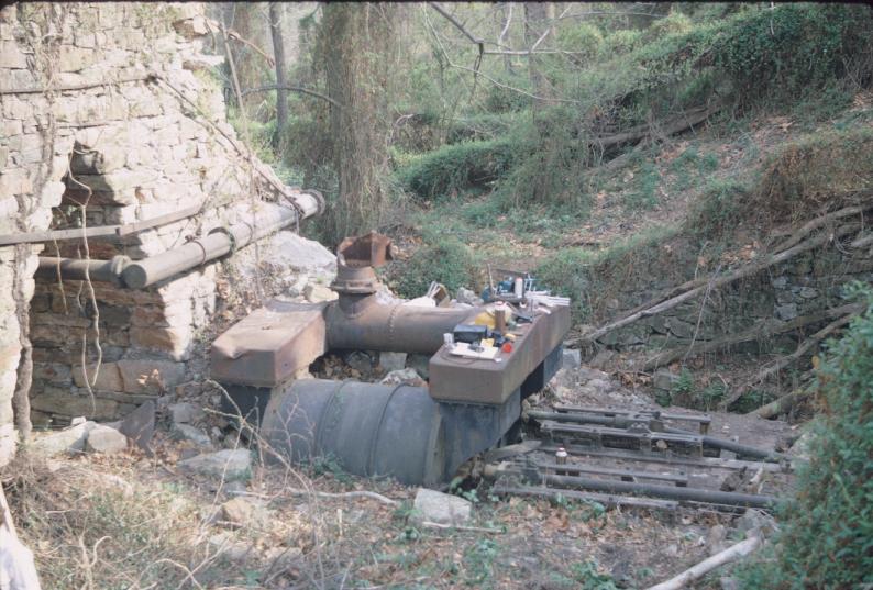 Arrangement of blowing engine at furnace base