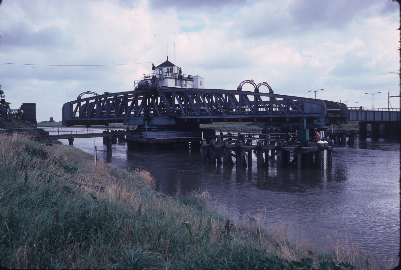 Crosskeys swing bridge swinging open or closed.