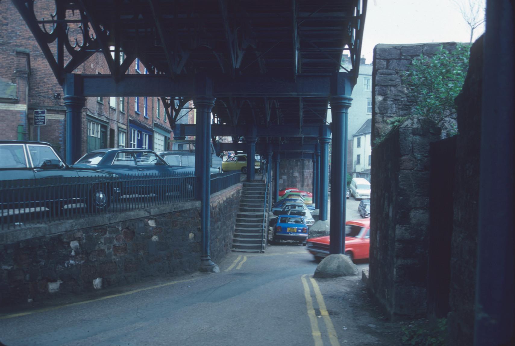 underside and supports of the North Street cast iron bridge