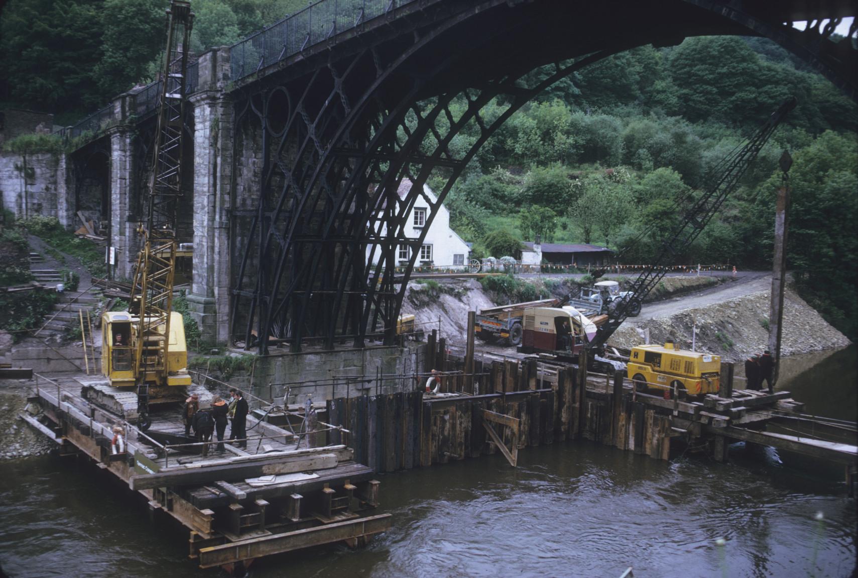 repairs on the Ironbridge aka Coalbrookdale bridge